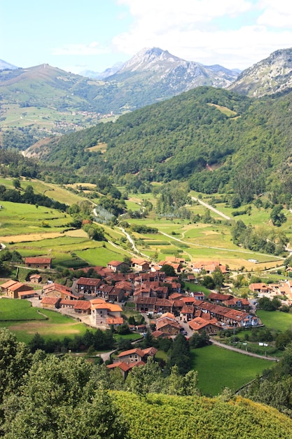 Vieux village typique Cantabrie Espagne