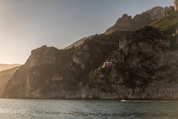 Une villa isolée dans les montagnes du sud de l'Italie