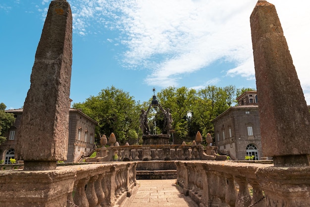 Villa lante lazio italie extérieur de la villa avec vue panoramique sur les jardins avec sculptures en marbre