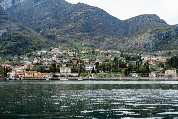 Villa sola cabiati sur les rives du lac de côme italie