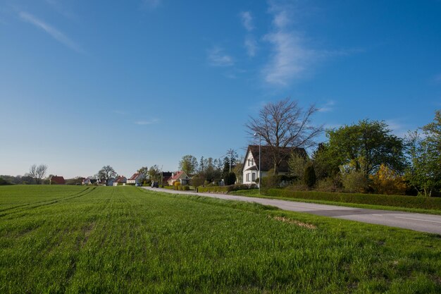 Village de campagne danois un jour d'été