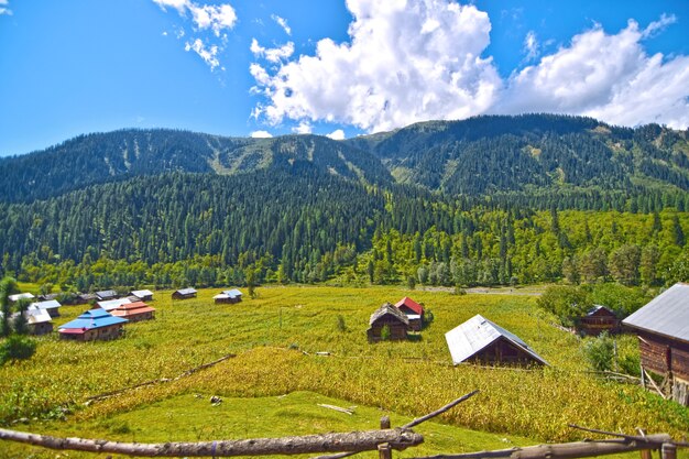 Village dans la belle vallée