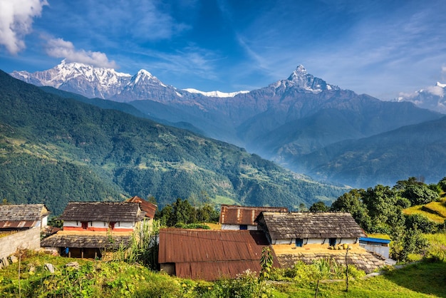 Village dans les montagnes de l'Himalaya au Népal