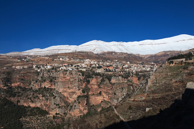 Photo le village dans la vallée de kadisha, au liban