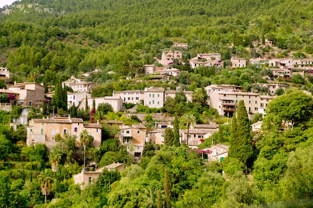 Village de Deia à la montagne Tramuntana à Majorque