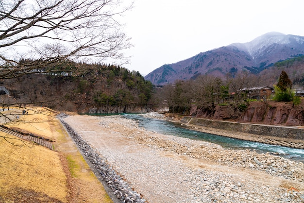 Village japonais traditionnel et historique de Shirakawago