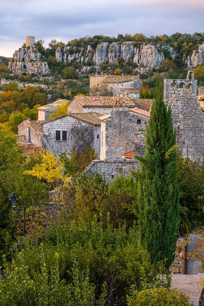 Le village médiéval de Balazuc Photographie verticale prise en France