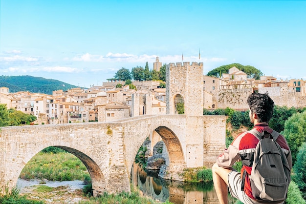 Photo le village médiéval de besalu girona espagne