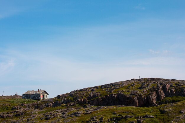 Le village de pêcheurs de Teriberka dans les montagnes du nord Montagne Nord Juin