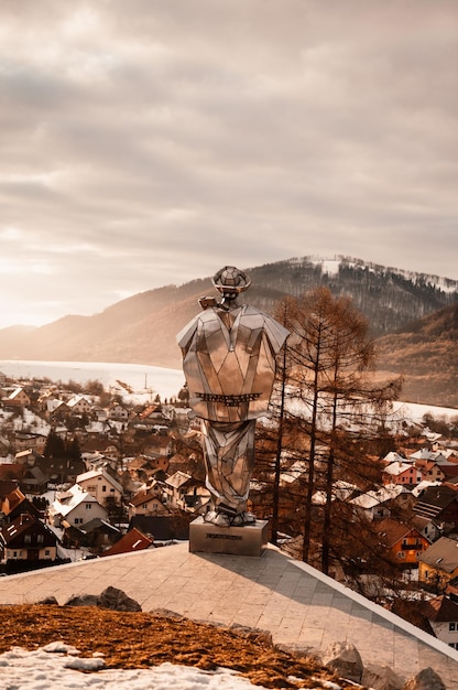 Village de Terchova et statue de Juraj Janosik Slovaquie paysage près du parc national de Big Fatra