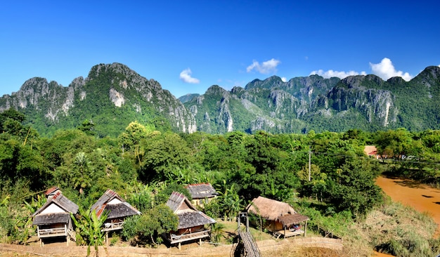 Le village de Vangvieng au Laos.