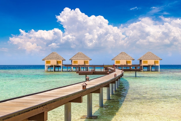 Villas sur l'eau (bungalows) aux Maldives