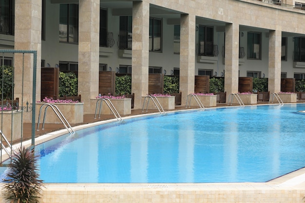 villas de villégiature avec piscine en été