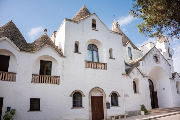 Ville d'Alberobello en Italie célèbre pour ses maisons hictoric de trullo