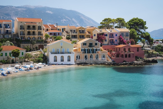 Ville d'Assos sur l'île Ionienne de Céphalonie en Grèce Vacances de voyage d'été