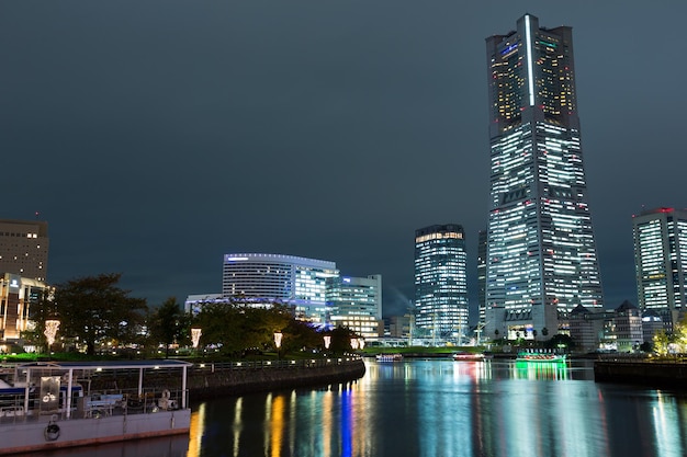 Ville au Japon la nuit