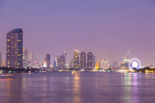 La ville de Bangkok dans la nuit