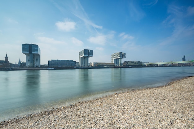 Ville de cologne au bord du rhin