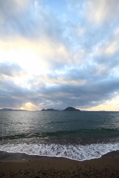 La ville côtière de Turgutreis et les couchers de soleil spectaculaires de Bodrum Mugla