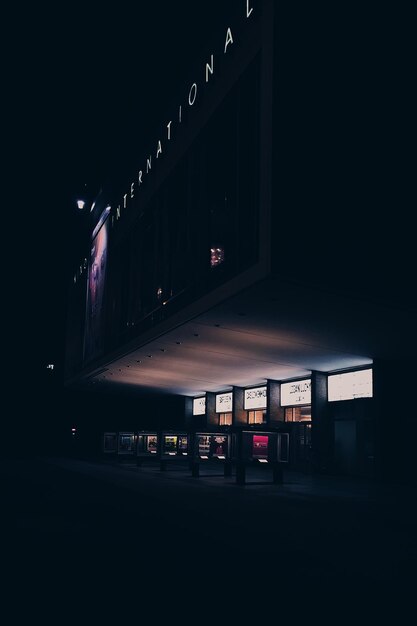 Photo la ville éclairée la nuit