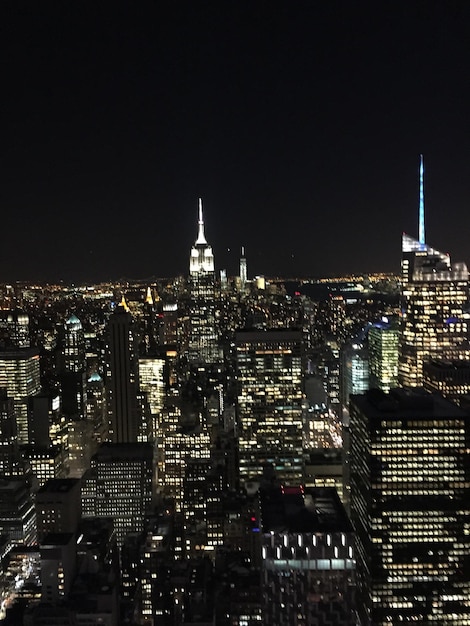 Photo la ville éclairée la nuit