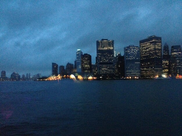 La ville éclairée la nuit