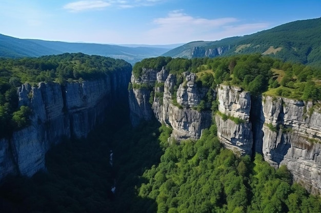 Photo une ville est une chaîne de montagnes et a une cascade et une cascade