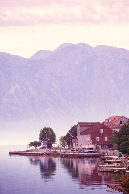 Photo une ville est une ville appelée kotor.