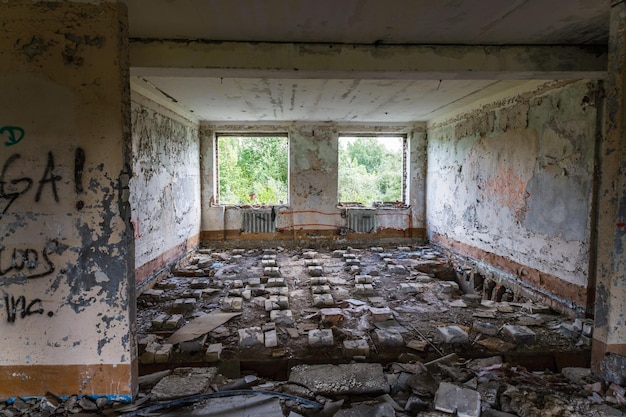 Ville fantôme militaire secrète abandonnée de l'Union soviétique Irbene en Lettonie