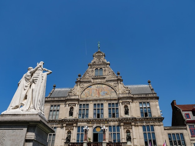 la ville de Gant en Belgique à l'heure d'été