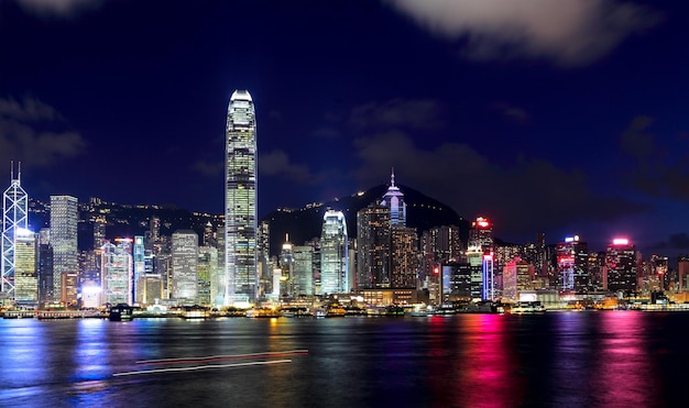 La ville de Hong Kong dans la nuit