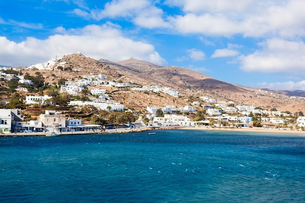 Ville d'Ios et village de Chora, île d'Ios, Cyclades en Grèce