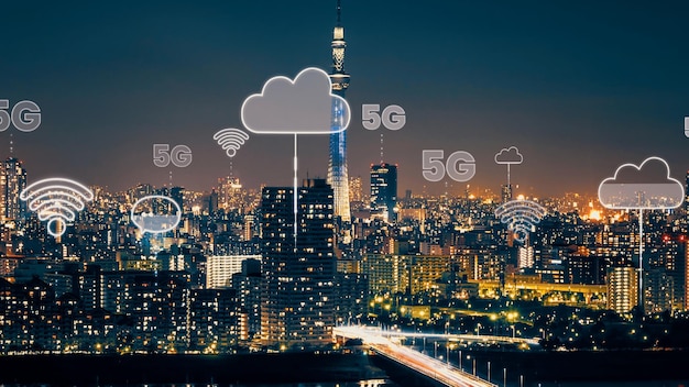 Ville numérique intelligente avec graphique abstrait de mondialisation montrant le réseau de connexion