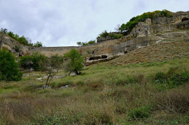 ville de pierre dans les montagnes