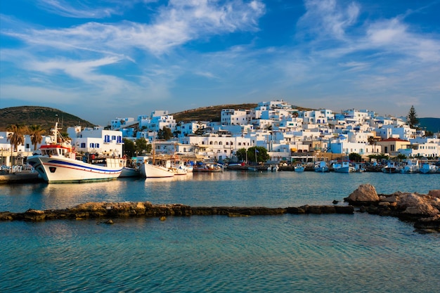 Ville Pittoresque De Naoussa Sur L'île De Paros En Grèce