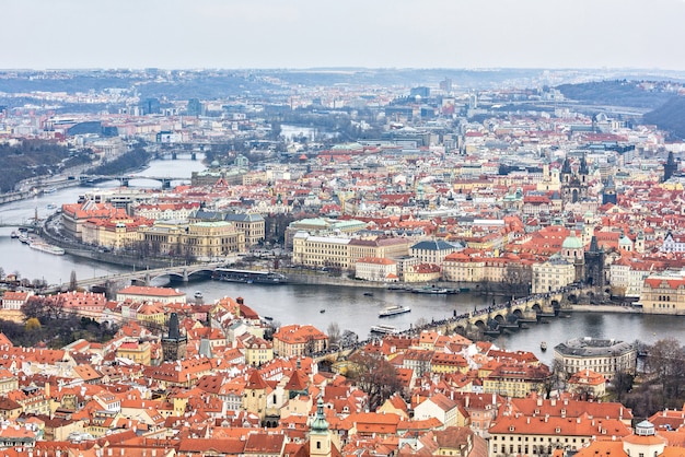 Ville de Prague et rivière