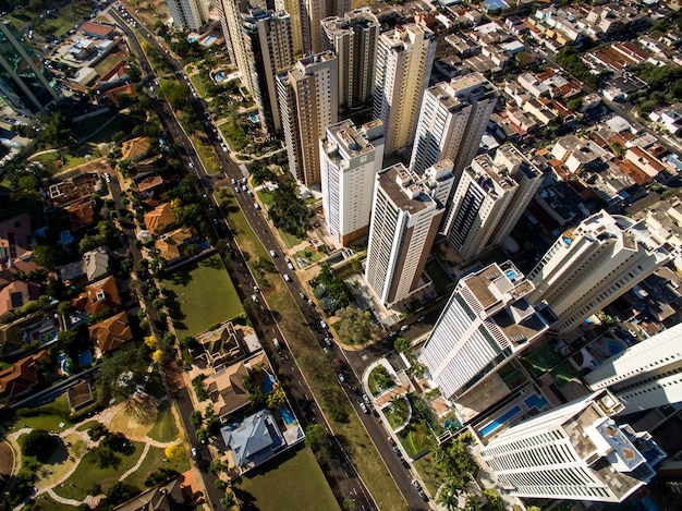 La ville de Ribeirao Preto à Sao Paulo, Brésil. Région de l'avenue Joao Fiusa.