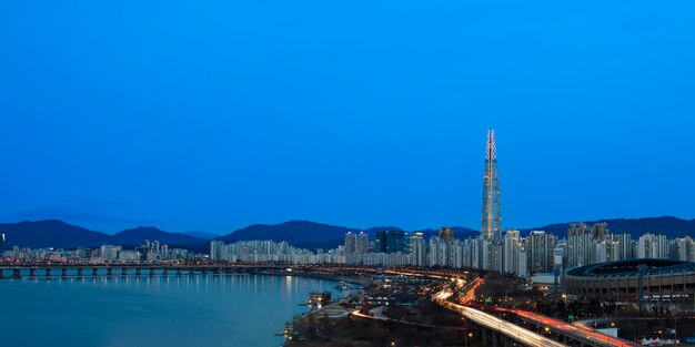 La ville de Séoul la nuit en Corée du Sud