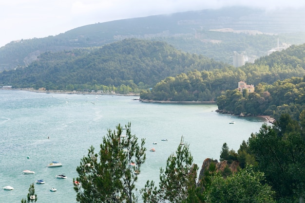 Ville de Setubal et bord de mer