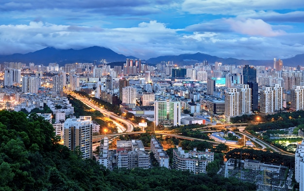 La ville de Shenzhen en Chine dans la nuit