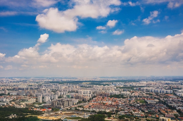 La ville de Singapour avec fond de ciel bleu