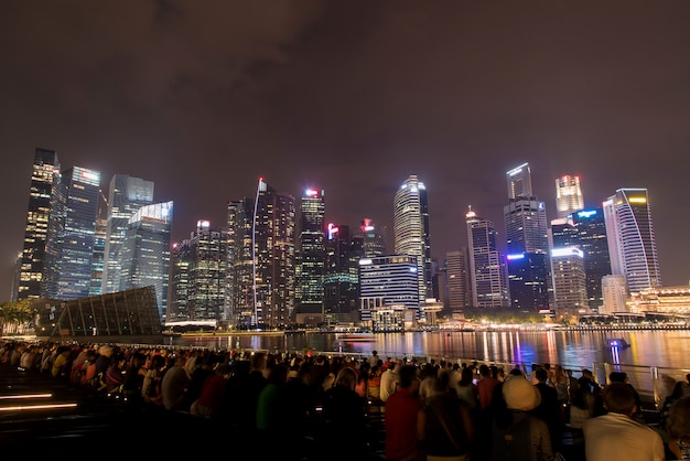 Ville de Singapour la nuit