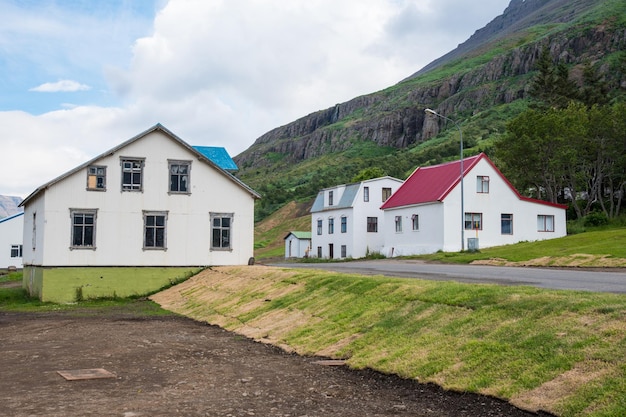 Ville de Syedisfjordur dans l'est de l'Islande