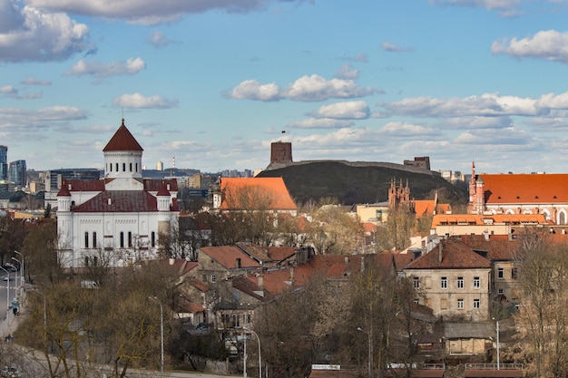 VILNIUS, LITUANIE . Vue aérienne à Vilnius. Panorama de Vilnius : château de Gediminas, rivière Neris, vieille ville et autres objets