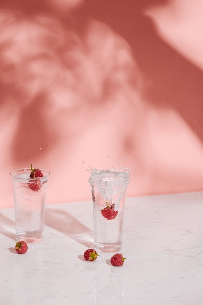 Vin blanc aux framboises fraîches cocktail de framboises