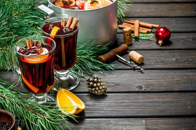 Vin chaud aux branches de sapin