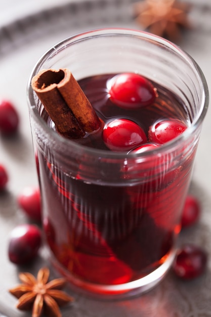 Vin chaud aux canneberges et épices