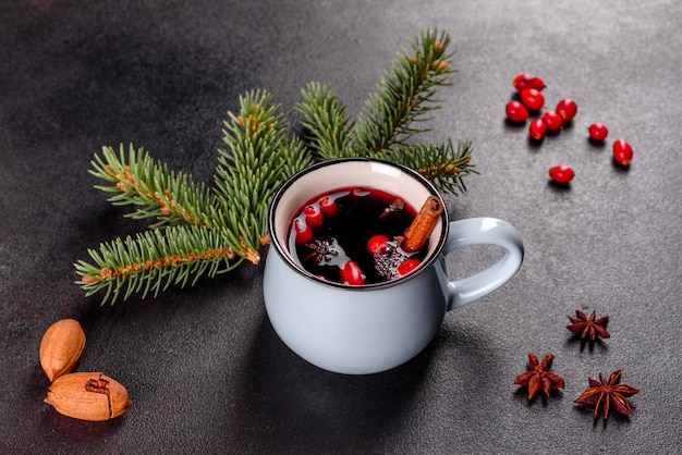 Vin chaud aux épices variées