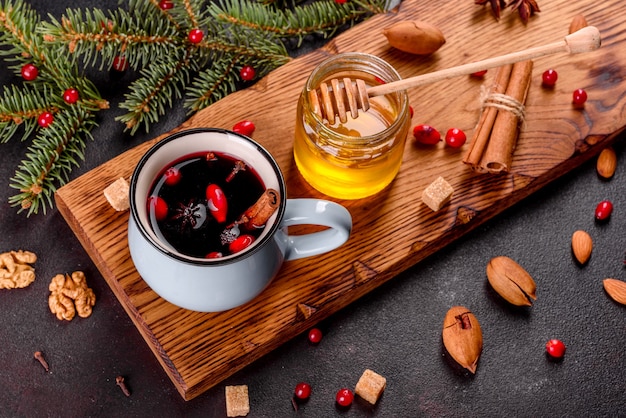 Vin chaud aux épices variées