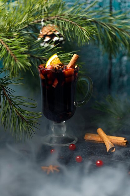 Vin chaud dans un verre